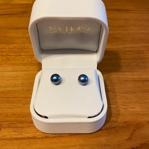 Na Hoku blue pearl white gold earring